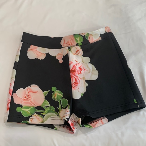NWT Cynthia Rowley Bonded Floral Shorts‎ - Picture 4 of 8